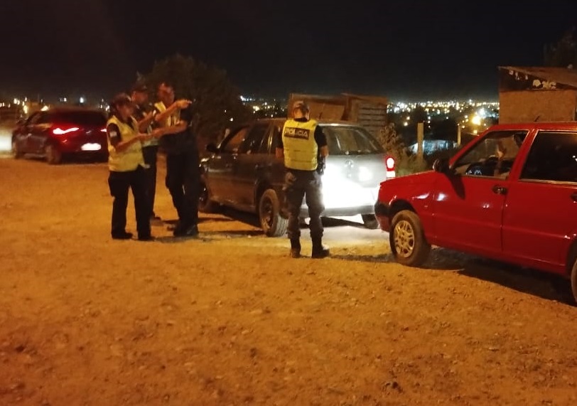 Operativos de día y de noche en Centenario: secuestraron dos autos thumbnail