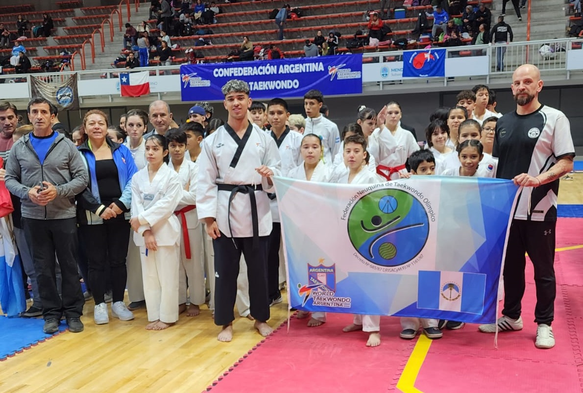 La Escuela Deportiva y Marcial Jaeg-eun Paendeo trajo medallas de oro del Internacional Open de Mendoza thumbnail