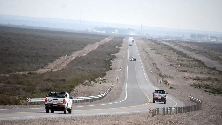Proponen asfaltar rutas de Vaca Muerta con residuos petroleros thumbnail