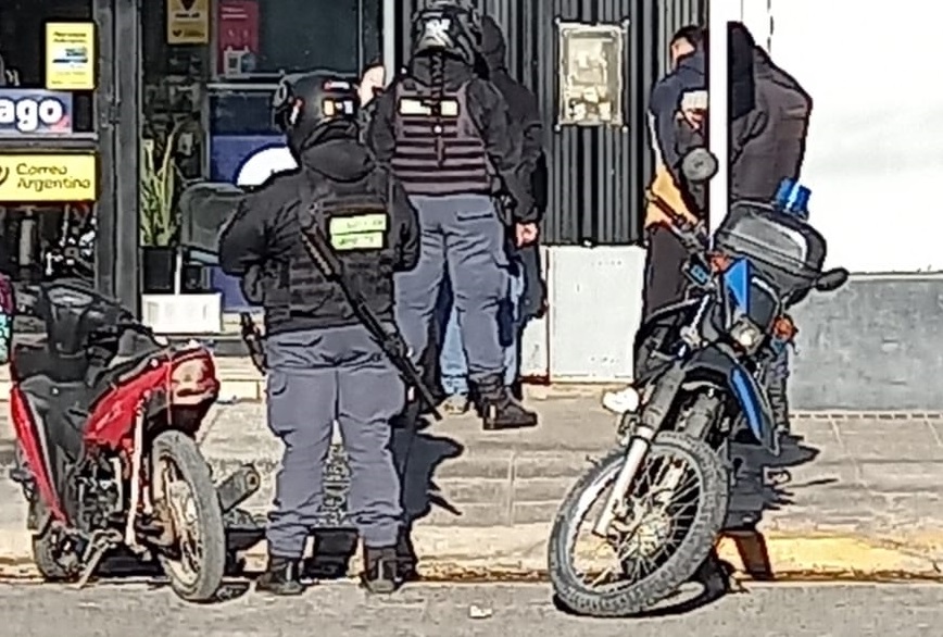 Dos demorados por circular en una moto con pedido de secuestro thumbnail