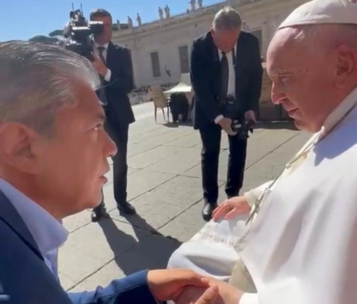 El gobernador visitará al Papa Francisco thumbnail