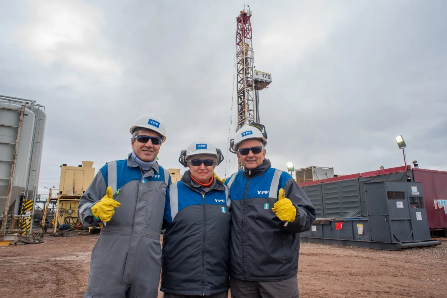 Imagen de la noticia "Kristalina Georgieva visitó Vaca Muerta junto a Luis Caputo y el presidente de YPF" publicada por centenariodigital.com.ar
